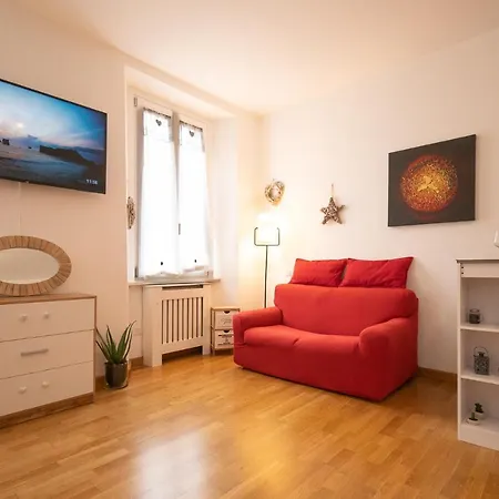 Apartment Portatorre Suite, A Charming In The Heart Of Como, Free Private Parking, Air Conditioning & More! Como