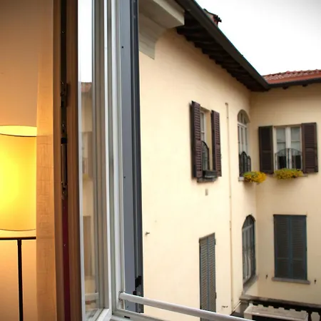 Portatorre Suite, A Charming In The Heart Of Como, Free Private Parking, Air Conditioning & More! Como