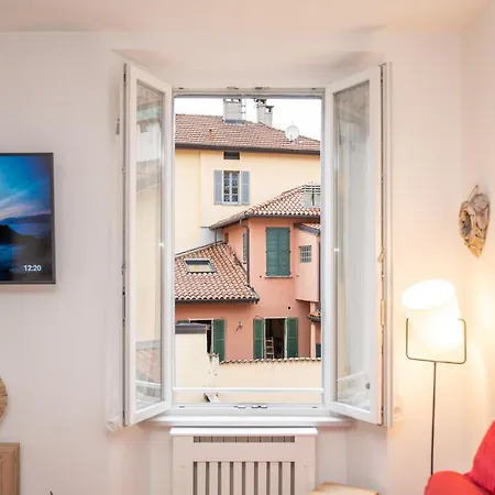 Apartment Portatorre Suite, A Charming In The Heart Of Como, Free Private Parking, Air Conditioning & More! *