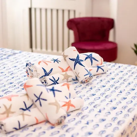 Apartment Portatorre Suite, A Charming In The Heart Of Como, Free Private Parking, Air Conditioning & More!