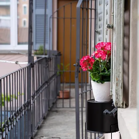 Apartment Portatorre Suite, A Charming In The Heart Of Como, Free Private Parking, Air Conditioning & More! Como