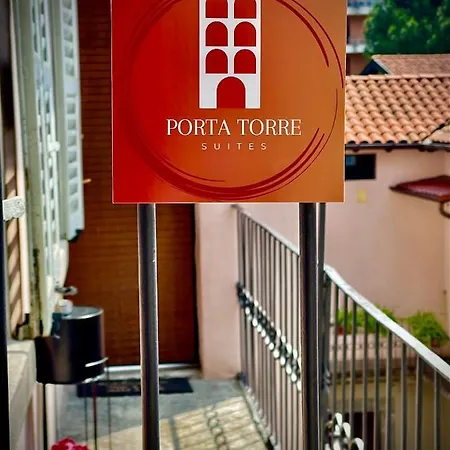 Portatorre Suite, A Charming In The Heart Of Como, Free Private Parking, Air Conditioning & More! Apartment