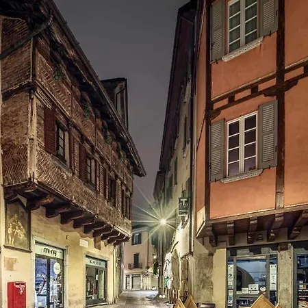 Portatorre Suite, A Charming In The Heart Of Como, Free Private Parking, Air Conditioning & More! Apartment Como