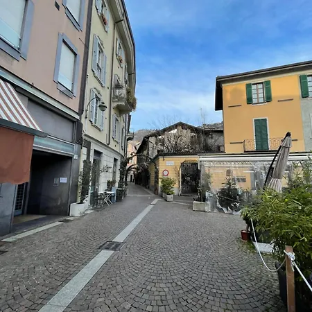Portatorre Suite, A Charming In The Heart Of Como, Free Private Parking, Air Conditioning & More! * Como